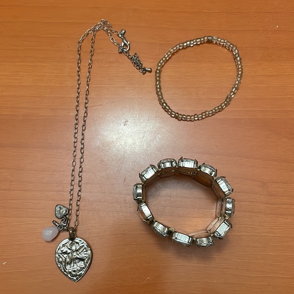 Fashion necklaces & bracelets bundle - Picture 4 of 5